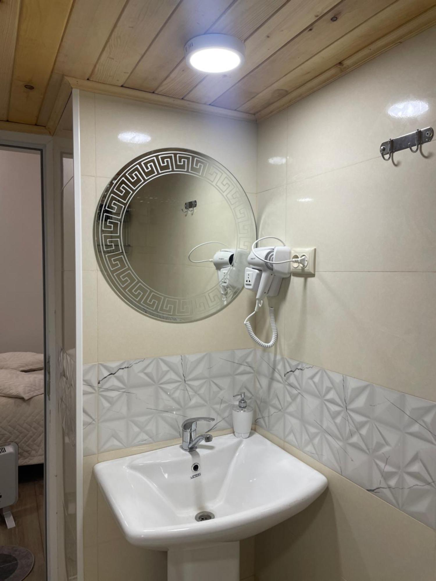 Mamuka Chartolani Guesthouse Μέστια Εξωτερικό φωτογραφία